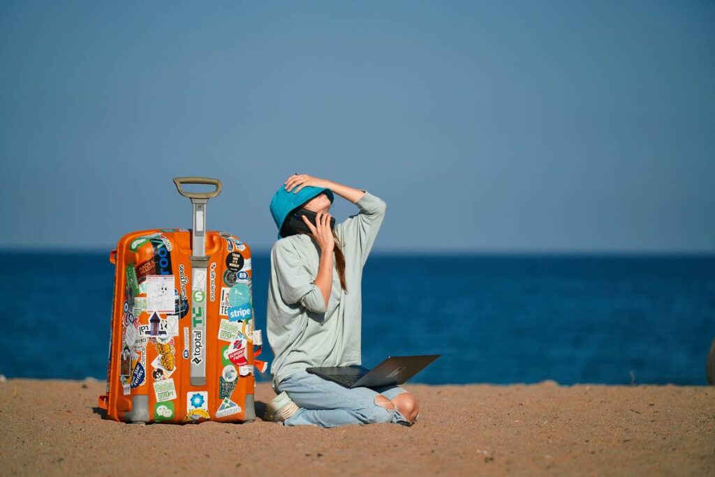Asynchronous Communication: 7 Proven Ways to Avoid Costly Missteps as a Digital Nomad